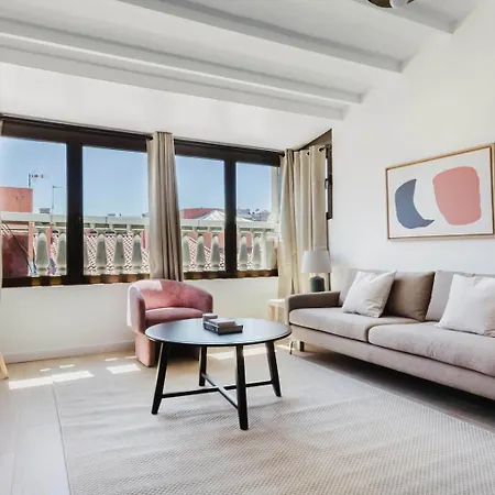 شقة Blueground Galvany Furnished Penthouse Bcn-135