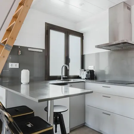 Апартаменты Blueground Galvany Furnished Penthouse Bcn-135 *