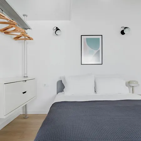 Blueground Galvany Furnished Penthouse Bcn-135 * Барселона